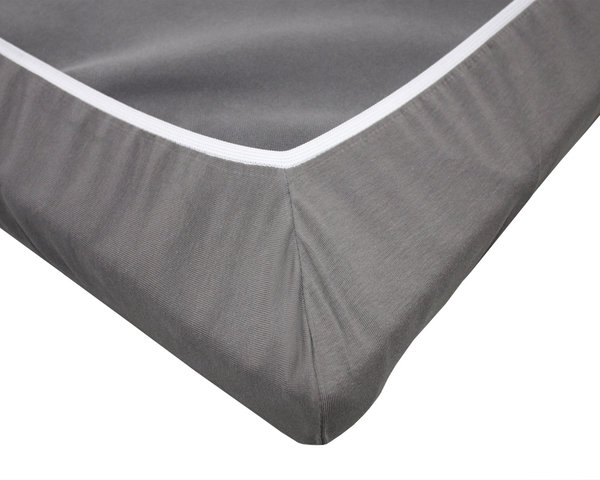 Fitted sheet for elevating roof mattress